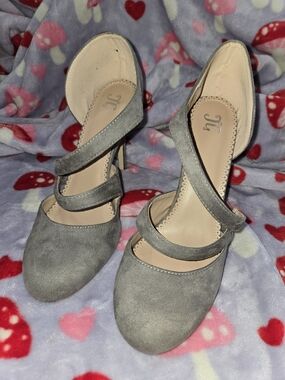 Journee Collection Womens Zeera Dress Shoe Size 12 Gray Faux Suede NEW
